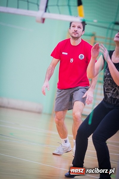 Zdjęcie w galerii na portalu naszraciborz.pl: Zakochane dwójki zagrały w Arenie Rafako wiadomości z regionu