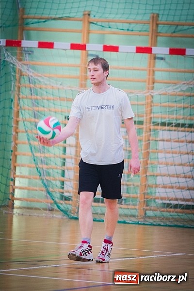 Zdjęcie w galerii na portalu naszraciborz.pl: Zakochane dwójki zagrały w Arenie Rafako wiadomości z regionu