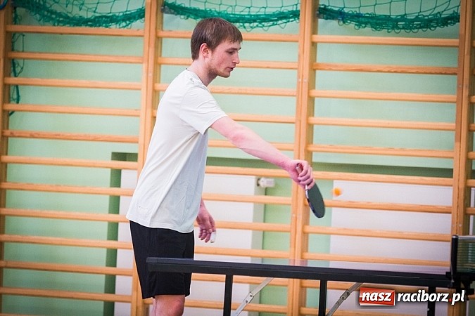 Zdjęcie w galerii na portalu naszraciborz.pl: Zakochane dwójki zagrały w Arenie Rafako wiadomości z regionu