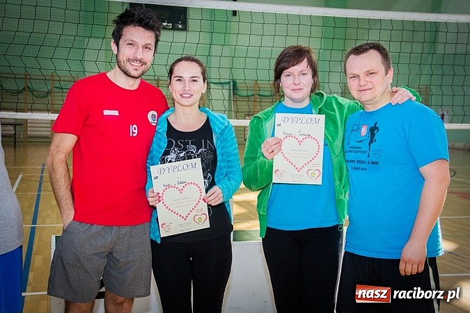 Zdjęcie w galerii na portalu naszraciborz.pl: Zakochane dwójki zagrały w Arenie Rafako wiadomości z regionu