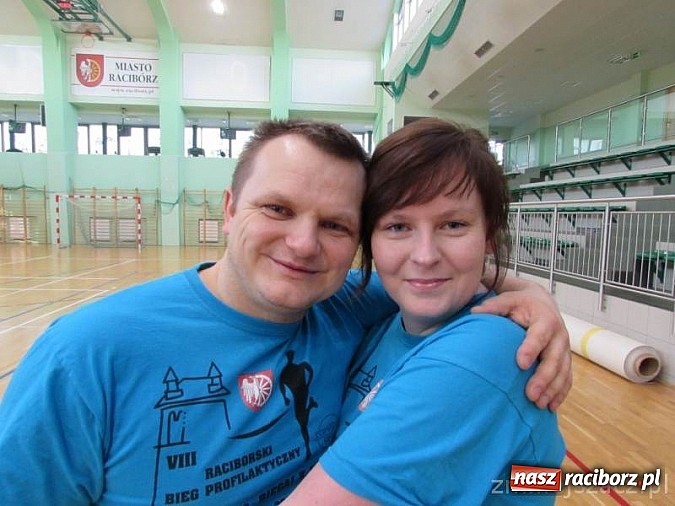 Zdjęcie w galerii na portalu naszraciborz.pl: Zakochane dwójki zagrały w Arenie Rafako wiadomości z regionu