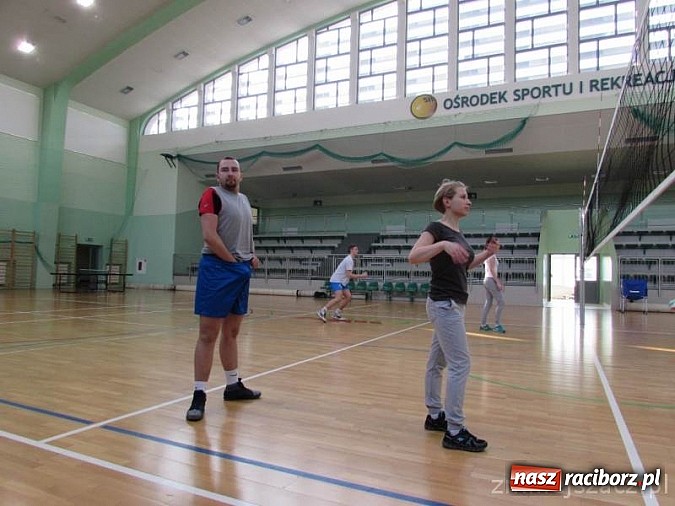 Zdjęcie w galerii na portalu naszraciborz.pl: Zakochane dwójki zagrały w Arenie Rafako wiadomości z regionu