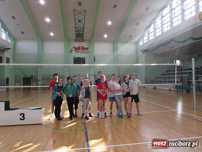 Zdjęcie w galerii na portalu naszraciborz.pl: Zakochane dwójki zagrały w Arenie Rafako wiadomości z regionu