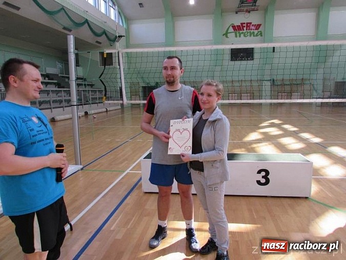 Zdjęcie w galerii na portalu naszraciborz.pl: Zakochane dwójki zagrały w Arenie Rafako wiadomości z regionu