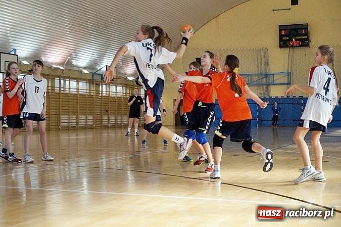 Zdjęcie w galerii na portalu naszraciborz.pl: Międzynarodowy Turniej Piłki Ręcznej Dziewcząt – zobacz wyniki!  wiadomości z regionu