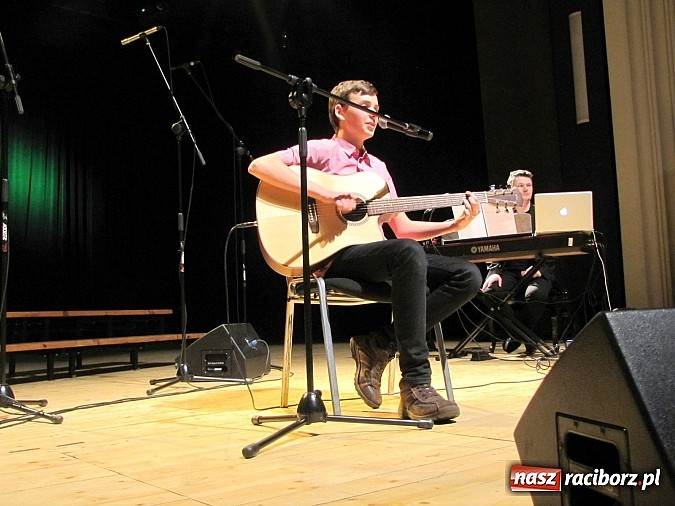 Zdjęcie w galerii na portalu naszraciborz.pl: Na finał ferii w RCK energia wsp&oacute;lnego śpiewu oraz radość z teatru wiadomości z regionu