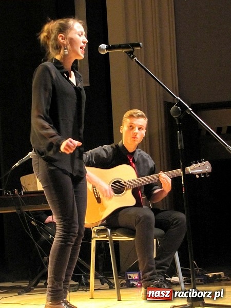 Zdjęcie w galerii na portalu naszraciborz.pl: Na finał ferii w RCK energia wsp&oacute;lnego śpiewu oraz radość z teatru wiadomości z regionu