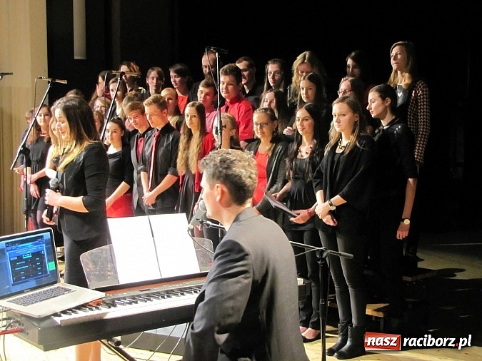 Zdjęcie w galerii na portalu naszraciborz.pl: Na finał ferii w RCK energia wsp&oacute;lnego śpiewu oraz radość z teatru wiadomości z regionu