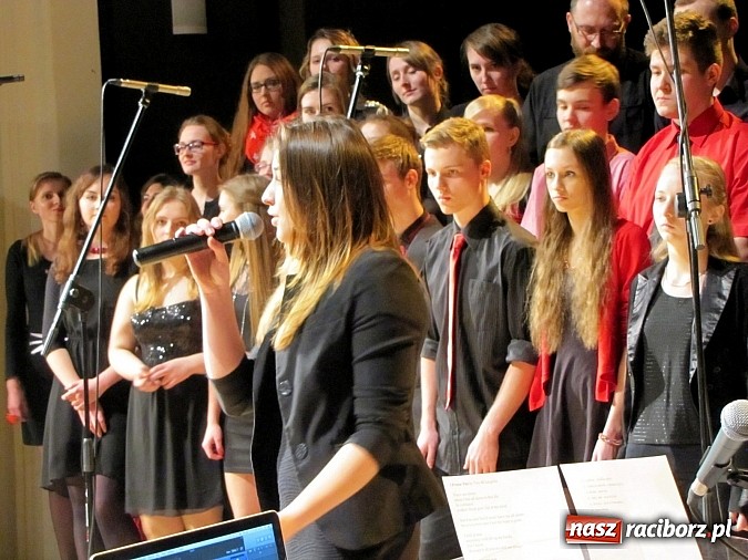 Zdjęcie w galerii na portalu naszraciborz.pl: Na finał ferii w RCK energia wsp&oacute;lnego śpiewu oraz radość z teatru wiadomości z regionu