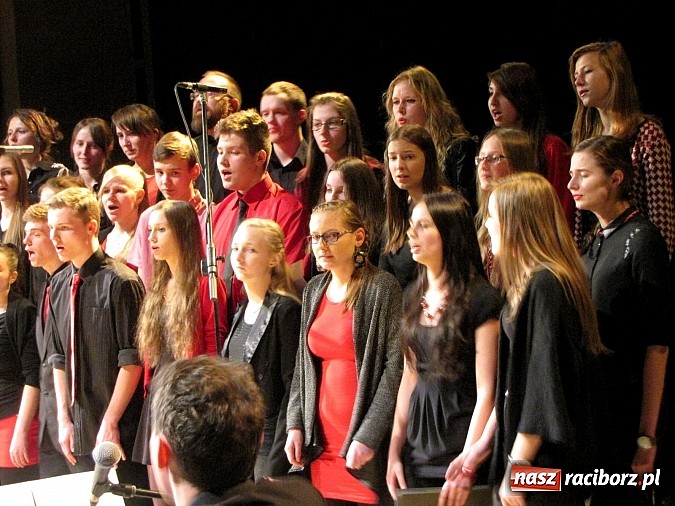 Zdjęcie w galerii na portalu naszraciborz.pl: Na finał ferii w RCK energia wsp&oacute;lnego śpiewu oraz radość z teatru wiadomości z regionu