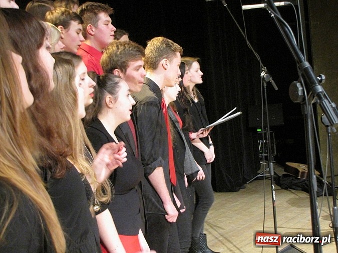 Zdjęcie w galerii na portalu naszraciborz.pl: Na finał ferii w RCK energia wsp&oacute;lnego śpiewu oraz radość z teatru wiadomości z regionu