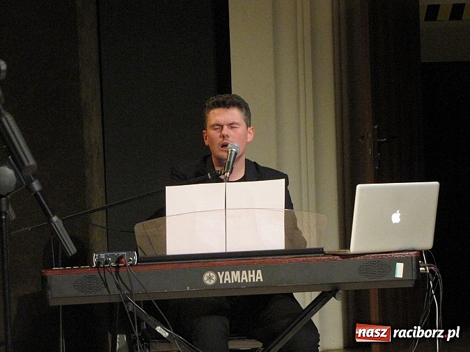 Zdjęcie w galerii na portalu naszraciborz.pl: Na finał ferii w RCK energia wsp&oacute;lnego śpiewu oraz radość z teatru wiadomości z regionu