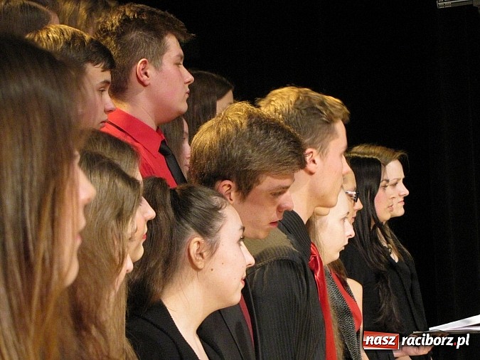 Zdjęcie w galerii na portalu naszraciborz.pl: Na finał ferii w RCK energia wsp&oacute;lnego śpiewu oraz radość z teatru wiadomości z regionu