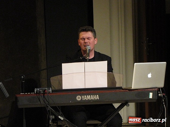 Zdjęcie w galerii na portalu naszraciborz.pl: Na finał ferii w RCK energia wsp&oacute;lnego śpiewu oraz radość z teatru wiadomości z regionu