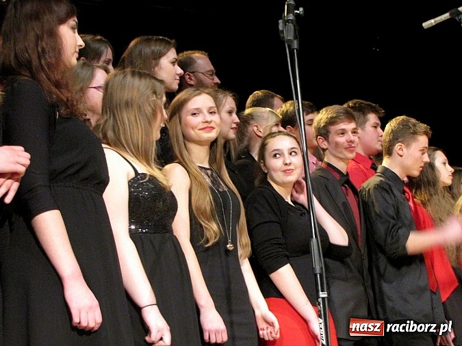 Zdjęcie w galerii na portalu naszraciborz.pl: Na finał ferii w RCK energia wsp&oacute;lnego śpiewu oraz radość z teatru wiadomości z regionu