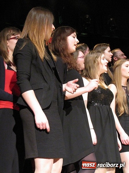 Zdjęcie w galerii na portalu naszraciborz.pl: Na finał ferii w RCK energia wsp&oacute;lnego śpiewu oraz radość z teatru wiadomości z regionu