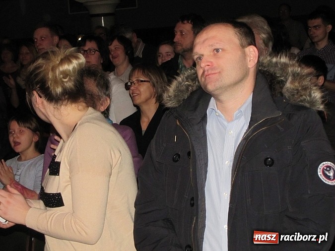 Zdjęcie w galerii na portalu naszraciborz.pl: Na finał ferii w RCK energia wsp&oacute;lnego śpiewu oraz radość z teatru wiadomości z regionu