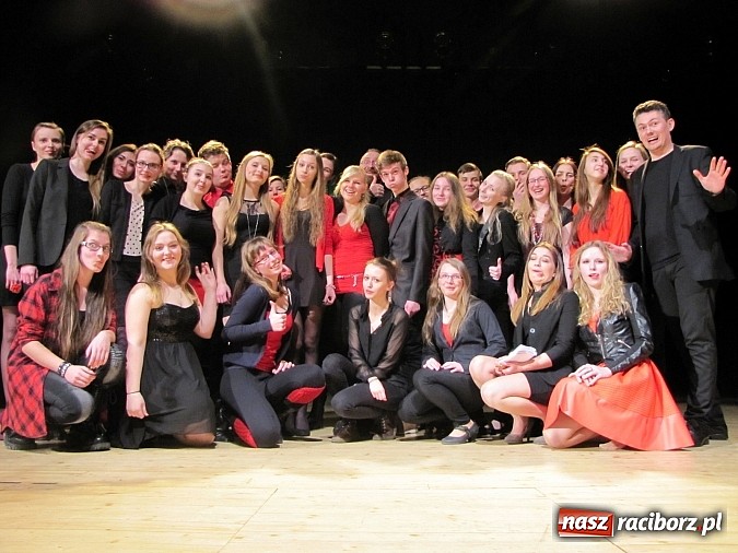 Zdjęcie w galerii na portalu naszraciborz.pl: Na finał ferii w RCK energia wsp&oacute;lnego śpiewu oraz radość z teatru wiadomości z regionu