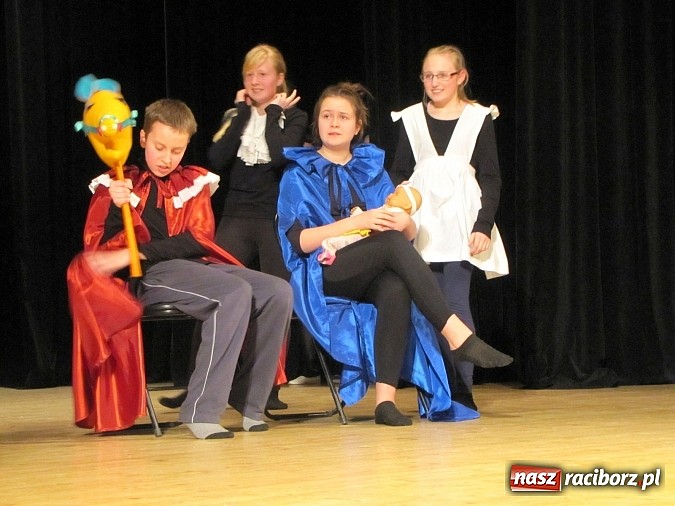 Zdjęcie w galerii na portalu naszraciborz.pl: Na finał ferii w RCK energia wsp&oacute;lnego śpiewu oraz radość z teatru wiadomości z regionu