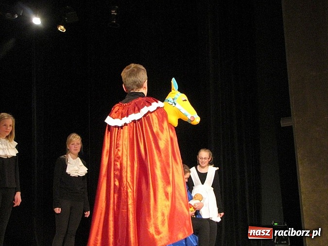 Zdjęcie w galerii na portalu naszraciborz.pl: Na finał ferii w RCK energia wsp&oacute;lnego śpiewu oraz radość z teatru wiadomości z regionu