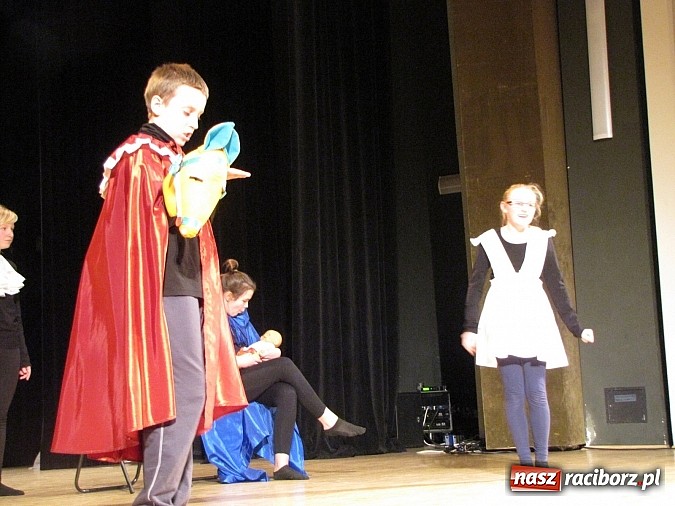 Zdjęcie w galerii na portalu naszraciborz.pl: Na finał ferii w RCK energia wsp&oacute;lnego śpiewu oraz radość z teatru wiadomości z regionu