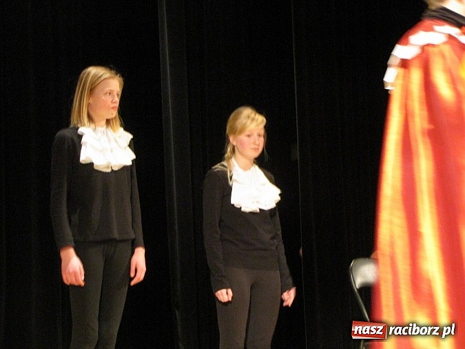 Zdjęcie w galerii na portalu naszraciborz.pl: Na finał ferii w RCK energia wsp&oacute;lnego śpiewu oraz radość z teatru wiadomości z regionu