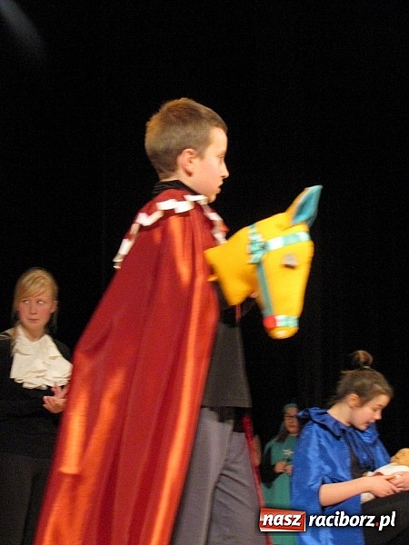 Zdjęcie w galerii na portalu naszraciborz.pl: Na finał ferii w RCK energia wsp&oacute;lnego śpiewu oraz radość z teatru wiadomości z regionu