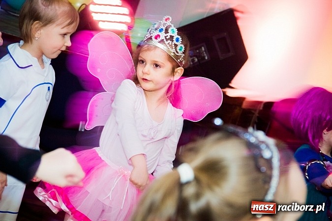 Zdjęcie w galerii na portalu naszraciborz.pl: Barwne stroje i wspólna zabawa na Balu Karnawałowym w MDK wiadomości z regionu