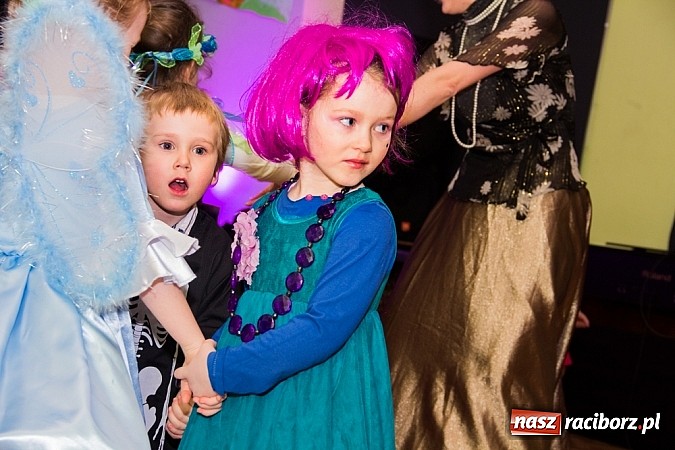 Zdjęcie w galerii na portalu naszraciborz.pl: Barwne stroje i wspólna zabawa na Balu Karnawałowym w MDK wiadomości z regionu