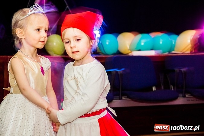 Zdjęcie w galerii na portalu naszraciborz.pl: Barwne stroje i wspólna zabawa na Balu Karnawałowym w MDK wiadomości z regionu