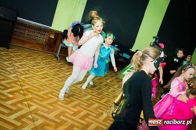 Zdjęcie w galerii na portalu naszraciborz.pl: Barwne stroje i wspólna zabawa na Balu Karnawałowym w MDK wiadomości z regionu