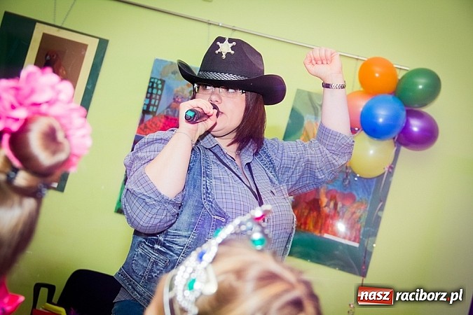 Zdjęcie w galerii na portalu naszraciborz.pl: Barwne stroje i wspólna zabawa na Balu Karnawałowym w MDK wiadomości z regionu