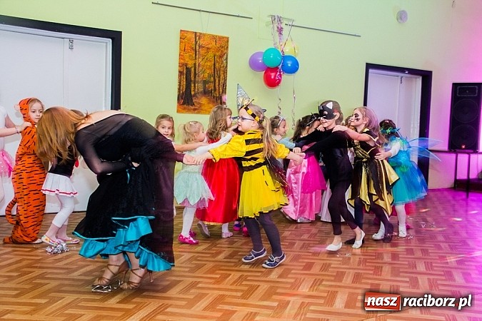 Zdjęcie w galerii na portalu naszraciborz.pl: Barwne stroje i wspólna zabawa na Balu Karnawałowym w MDK wiadomości z regionu