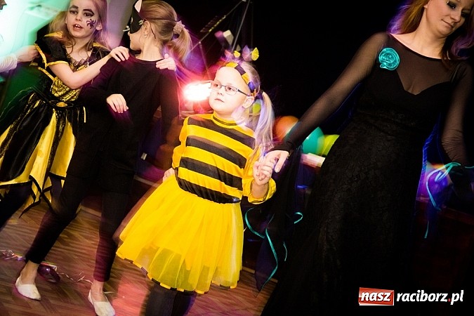 Zdjęcie w galerii na portalu naszraciborz.pl: Barwne stroje i wspólna zabawa na Balu Karnawałowym w MDK wiadomości z regionu