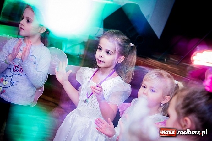 Zdjęcie w galerii na portalu naszraciborz.pl: Barwne stroje i wspólna zabawa na Balu Karnawałowym w MDK wiadomości z regionu