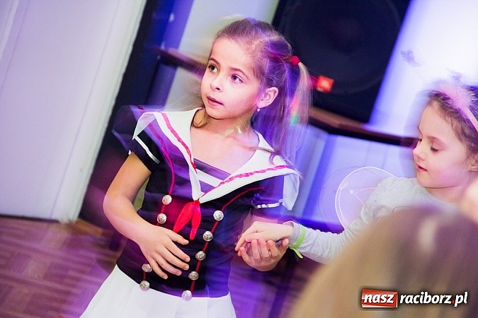 Zdjęcie w galerii na portalu naszraciborz.pl: Barwne stroje i wspólna zabawa na Balu Karnawałowym w MDK wiadomości z regionu
