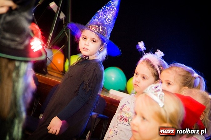 Zdjęcie w galerii na portalu naszraciborz.pl: Barwne stroje i wspólna zabawa na Balu Karnawałowym w MDK wiadomości z regionu