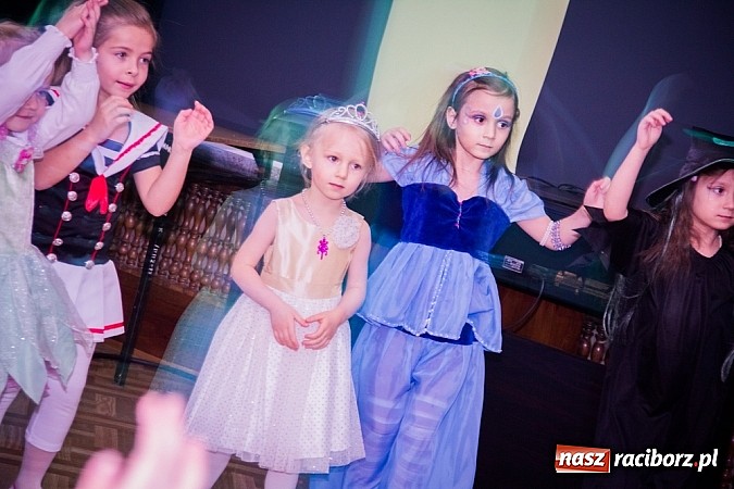 Zdjęcie w galerii na portalu naszraciborz.pl: Barwne stroje i wspólna zabawa na Balu Karnawałowym w MDK wiadomości z regionu