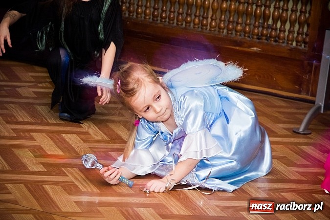 Zdjęcie w galerii na portalu naszraciborz.pl: Barwne stroje i wspólna zabawa na Balu Karnawałowym w MDK wiadomości z regionu