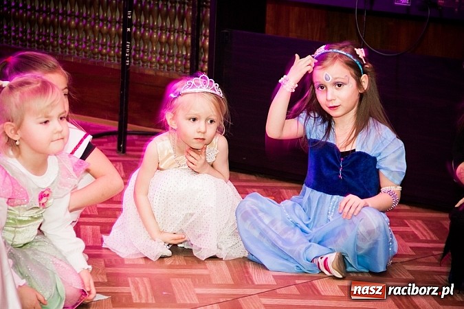 Zdjęcie w galerii na portalu naszraciborz.pl: Barwne stroje i wspólna zabawa na Balu Karnawałowym w MDK wiadomości z regionu