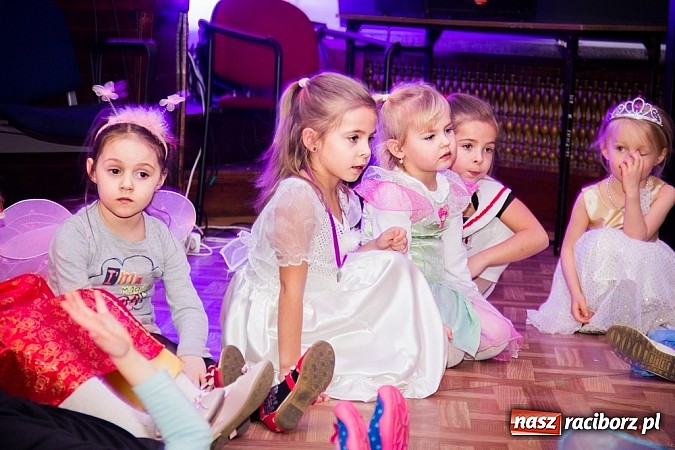 Zdjęcie w galerii na portalu naszraciborz.pl: Barwne stroje i wspólna zabawa na Balu Karnawałowym w MDK wiadomości z regionu