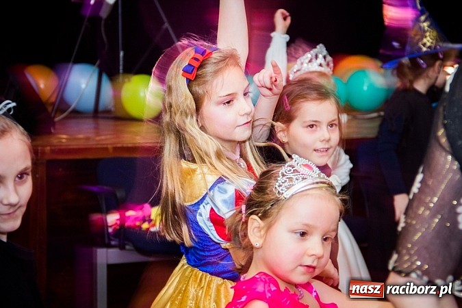 Zdjęcie w galerii na portalu naszraciborz.pl: Barwne stroje i wspólna zabawa na Balu Karnawałowym w MDK wiadomości z regionu