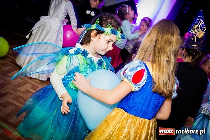 Zdjęcie w galerii na portalu naszraciborz.pl: Barwne stroje i wspólna zabawa na Balu Karnawałowym w MDK wiadomości z regionu
