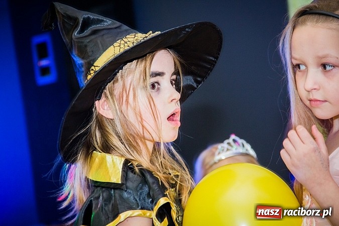 Zdjęcie w galerii na portalu naszraciborz.pl: Barwne stroje i wspólna zabawa na Balu Karnawałowym w MDK wiadomości z regionu