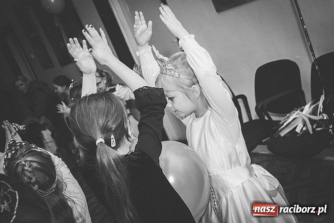 Zdjęcie w galerii na portalu naszraciborz.pl: Barwne stroje i wspólna zabawa na Balu Karnawałowym w MDK wiadomości z regionu
