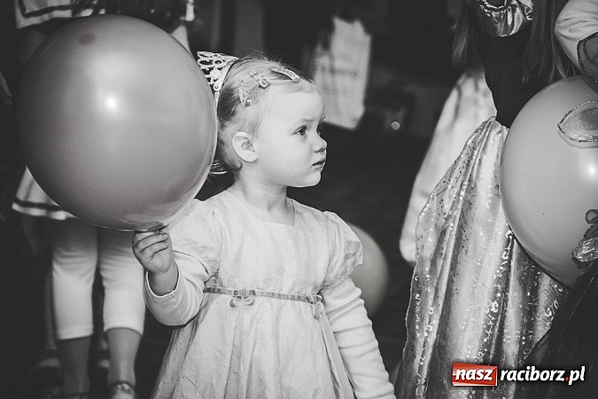 Zdjęcie w galerii na portalu naszraciborz.pl: Barwne stroje i wspólna zabawa na Balu Karnawałowym w MDK wiadomości z regionu