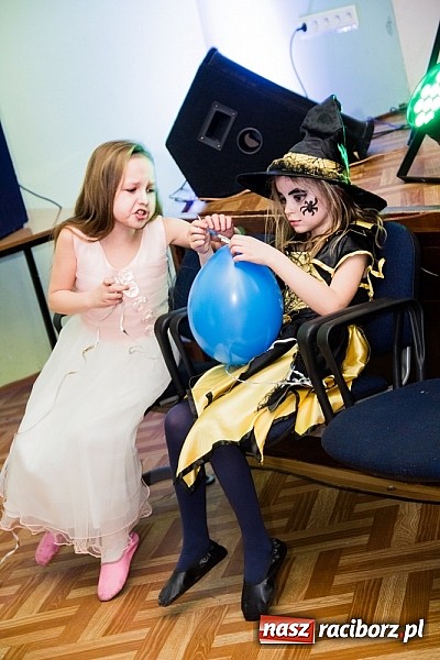 Zdjęcie w galerii na portalu naszraciborz.pl: Barwne stroje i wspólna zabawa na Balu Karnawałowym w MDK wiadomości z regionu