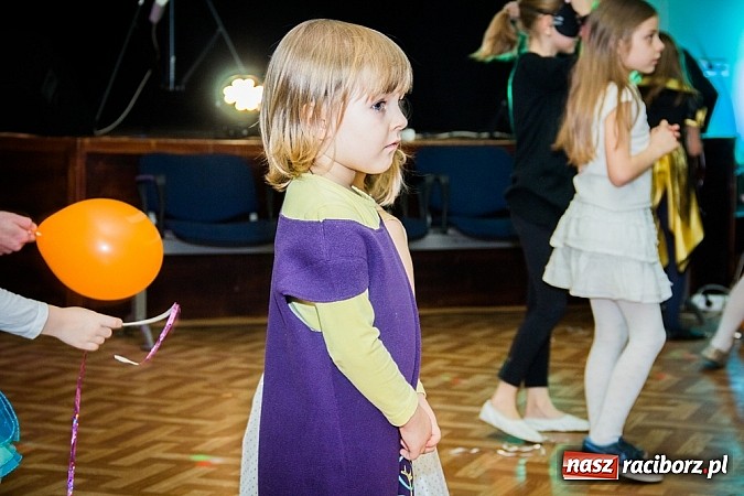 Zdjęcie w galerii na portalu naszraciborz.pl: Barwne stroje i wspólna zabawa na Balu Karnawałowym w MDK wiadomości z regionu