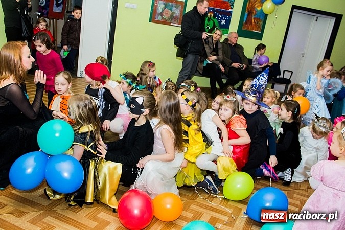 Zdjęcie w galerii na portalu naszraciborz.pl: Barwne stroje i wspólna zabawa na Balu Karnawałowym w MDK wiadomości z regionu