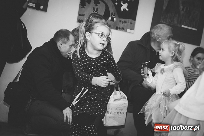 Zdjęcie w galerii na portalu naszraciborz.pl: Barwne stroje i wspólna zabawa na Balu Karnawałowym w MDK wiadomości z regionu